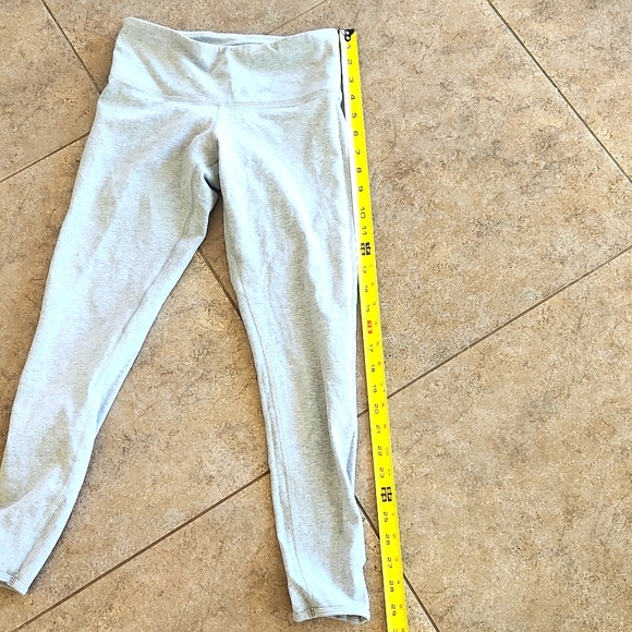 Lululemon yoga pants - Picture 8 of 9